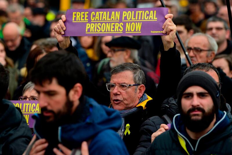 A protester holds a sign calling for the release of jailed Catalan separatist leaders during a demonstration in Barcelona, Spain, on March 25, 2018. Lluis Gene / AFP Photo