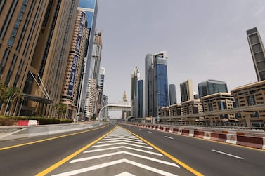 The empty Sheikh Zayed street in Dubai is pictured on March 27, 2020 amid the COVID-19 coronavirus pandemic. / AFP / KARIM SAHIB