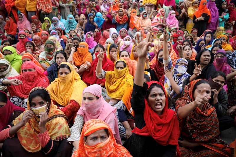Garment workers protest for higher wages in Dhaka, Bangladesh, January 9, 2019. REUTERS/Salahuddin Ahmed    TPX IMAGES OF THE DAY