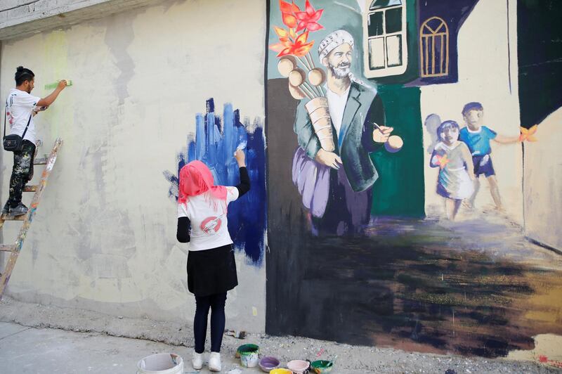 A group of artists, who call themselves "The Art Revolution Team" paint a mural inside the alleys of old Mosul, Iraq. REUTERS