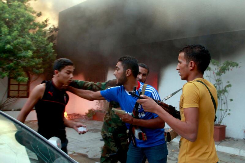 Anti-Gaddafi fighters detain a man at a house believed to belong to a Gaddafi loyalist in Tripoli September 20, 2011. REUTERS/Suhaib Salem (LIBYA - Tags: CONFLICT MILITARY) *** Local Caption ***  SJS07_LIBYA-_0920_11.JPG