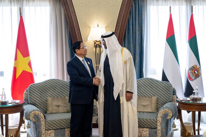 Sheikh Mohamed meets Prime Minister Pham Minh Chinh of Vietnam on the sidelines of the summit