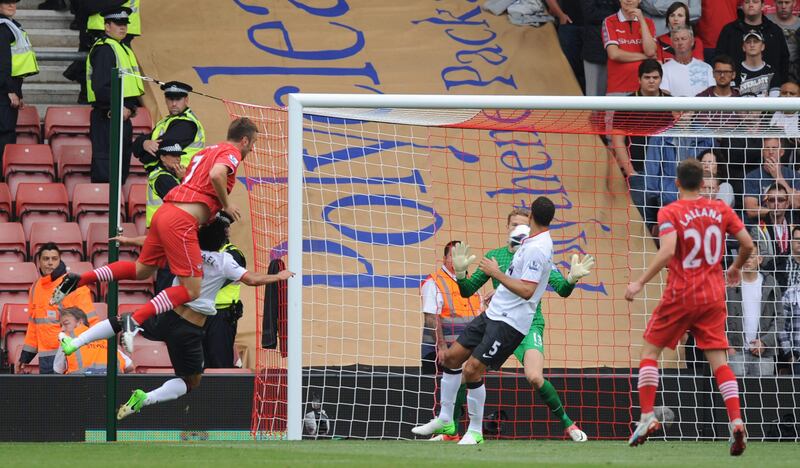 Southampton's Rickie Lambert (L) scores against Manchester United on 2 September, 2012 during a Premier League football match at St Mary's in Southampton.  AFP PHOTO/Olly Greenwood

RESTRICTED TO EDITORIAL USE. No use with unauthorized audio, video, data, fixture lists, club/league logos or ÒliveÓ services. Online in-match use limited to 45 images, no video emulation. No use in betting, games or single club/league/player publications.7 2981656. Do not alter/modify photo.
 *** Local Caption ***  365441-01-08.jpg