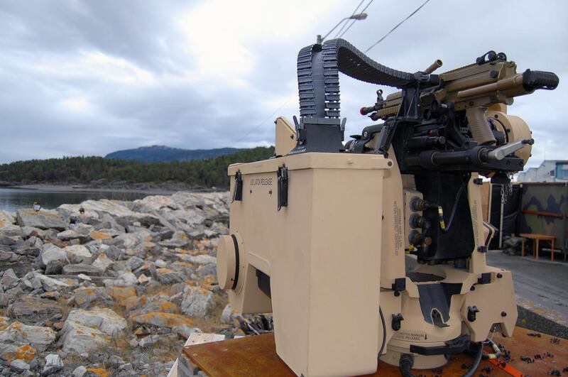 A remotely operated machine gun is seen next a temporary military base in Stjordal, Western Norway on October 31, 2018. Trident Juncture 2018, is a NATO-led military exercise held in Norway from 25 October to 7 November 2018. The exercise is the largest of its kind in Norway since the 1980s. Around 50,000 participants from NATO and partner countries, some 250 aircraft, 65 ships and up to 10,000 vehicles take part in the exercise. The main goal of Trident Juncture is allegedly to train the NATO Response Force and to test the alliance's defence capability. / AFP / Pierre-Henry DESHAYES
