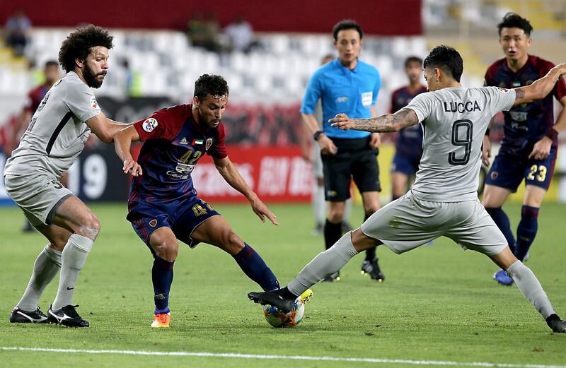 Al Wahda's Leonardo De Souza (C) fights for the ball with Al Rayyan's Ahmed Mohamed Alsayed (L) and Lucca during the AFC Champions League group B football match between UAE's Al Wahda and Qatar's Al Rayyan at the Al Nahyan Stadium in Abu Dhabi on April 22, 2019. / AFP / -
