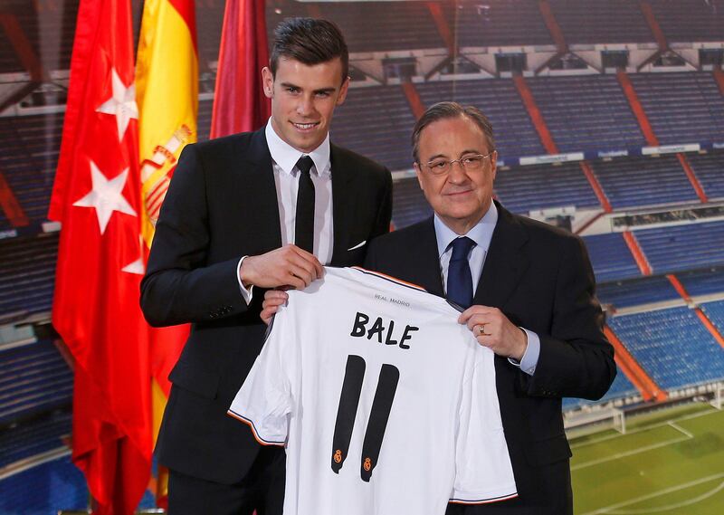 Gareth Bale of Wales hold his new Real Madrid soccer club jersey accompanied by president Florentino Perezat the Santiago Bernabeu stadium in Madrid, September 2, 2013. The transfer window's longest-running saga finally ended on Sunday when Tottenham Hotspur forward Gareth Bale joined Real Madrid for a world transfer record fee of 100 million euros ($131.86 million).   REUTERS/Sergio Perez (SPAIN  - Tags: SPORT SOCCER BUSINESS)   *** Local Caption ***  JMR03_SOCCER-ENGLAN_0902_11.JPG