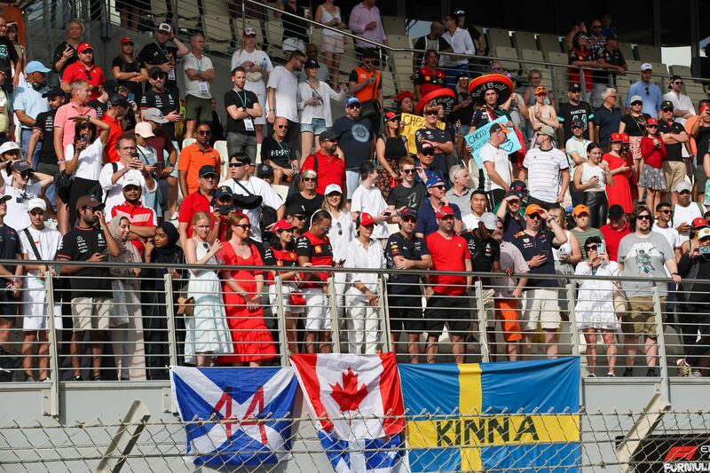 Crowd cheers the drivers in Abu Dhabi