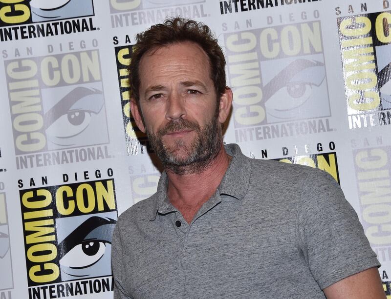 (FILES) In this file photo taken on July 21, 2018 Actor Luke Perry arrives for the press line of "Riverdale" at Comic Con in San Diego. Actor Luke Perry died on March 4, 2019 after suffering a massive stroke last week, US media said.  / AFP / CHRIS DELMAS

