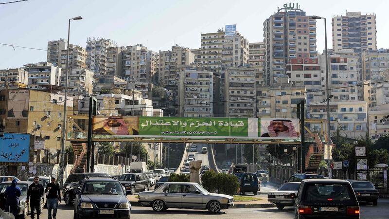 A picture taken on November 10, 2017 shows a poster of Saudi King Salman bin Abdulaziz (R) and Crown Prince Mohammed bin Salman (L) hanging on a pedestrian crossing bridge in the northern Lebanese port city of Tripoli, between them a caption reading in Arabic "firm and moderating leadership", days after Lebanese Prime Minister Saad Hariri announced his resignation during a televised speech airing from the Saudi capital Riyadh.
Hariri's announced resignation sparked concerns of a political crisis in Lebanon as tensions between Saudi Arabia and Iran escalated. / AFP PHOTO / JOSEPH EID