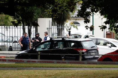 Police officers are seen at the Masjid al Noor mosque after a shooting incident in Christchurch on March 15, 2019.  Attacks on two Christchurch mosques left at least 49 dead on March 15, with one gunman -- identified as an Australian extremist -- apparently livestreaming the assault that triggered the lockdown of the New Zealand city. / AFP / Tessa BURROWS
