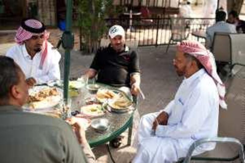 07/01/2010 - Dubai, UAE -  Mohammed Abdullah, a native of Yemen and manager of the Happy Yemen Restaurant, right, sits with friends outside the restaurant on Thursday January 7, 2010.   (Andrew Henderson / The National) *** Local Caption ***  ah_100107_yemen_0002.jpg