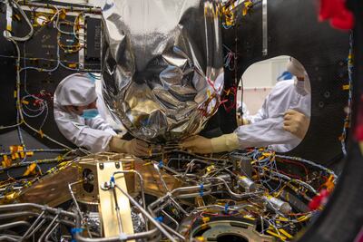 Engineers install the fuel tank on the Hakuto-R lander. Photo: ispace