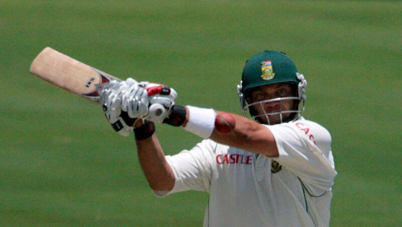South Africa's Jacques Kallis plays a shot during the second day of their second test cricket match against New Zealand at Centurion in Pretoria November 17, 2007. REUTERS/Siphiwe Sibeko (SOUTH AFRICA)