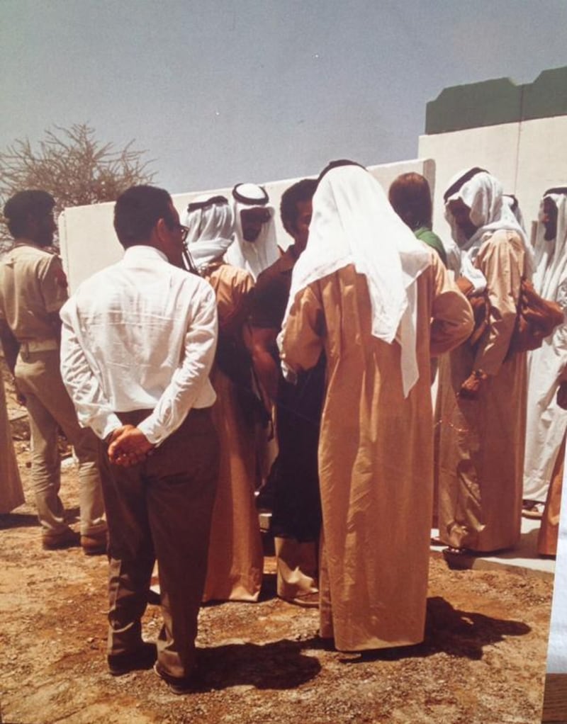 Sheikh Zayed visits the construction site of the completed sha’bi housing prototype in Al Ain, 1974. Courtesy Juergen Monnerjahn.