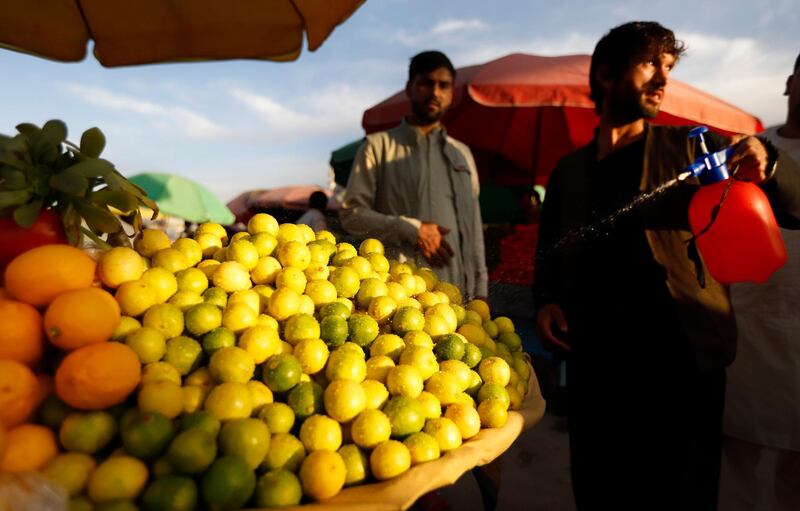 epa07551375 An Afghan street vendor sells lemon as people prepare for the breaking their fast in downtown Kabul, Afghanistan, 06 May 2019. Muslims around the world celebrate the holy month of Ramadan by praying during the night time and abstaining from eating, drinking, and sexual acts during the period between sunrise and sunset. Ramadan is the ninth month in the Islamic calendar and it is believed that the revelation of the first verse in Koran was during its last 10 nights.  EPA/JAWAD JALALI