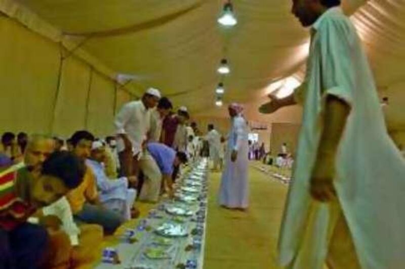 Volunteer staff of Sheik Zayed bin Sultan Al Nahyan, UAE president's Ramadan tent invite Muslims of different nationalities to sit and prepare for Iftar, the Ramadan eveninig meal, in Dubai, United Arab Emirates, Thursday Oct. 28, 2004. (AP Photo/Kamran Jebreili)