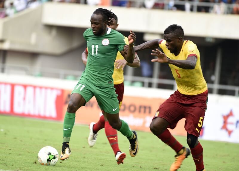 Nigeria's attacker Victor Moses (L) vies with Cameroon's players during the 2018 FIFA World Cup qualifying football match between Nigeria and Cameroon at Godswill Akpabio International Stadium in Uyo, southern Nigeria, on September 1, 2017. / AFP PHOTO / PIUS UTOMI EKPEI