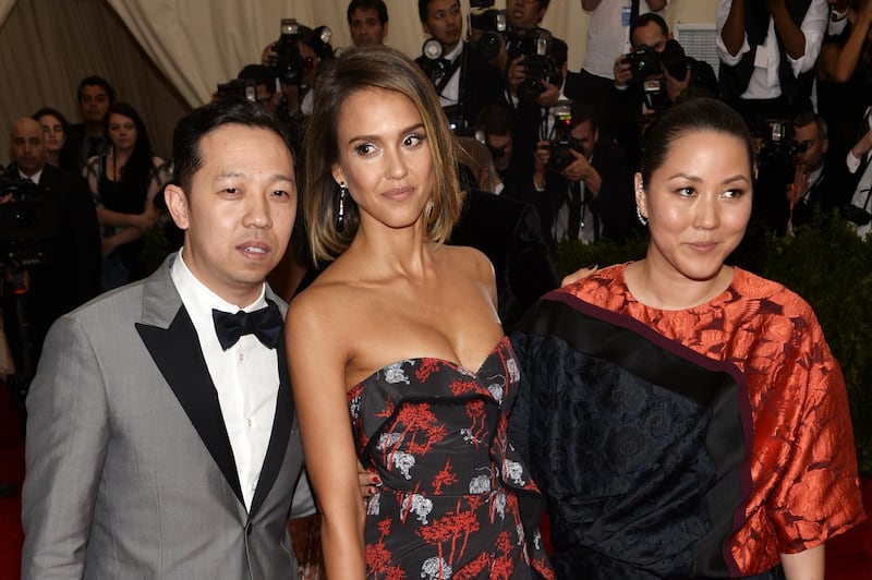 epa04734299 (L-R) Humberto Leon, Jessica Alba and Carol Lim arrives for the 2015 Anna Wintour Costume Center Gala held at the New York Metropolitan Museum of Art in New York, New York, USA, 04 May 2015. The Costume Institute will present the exhibition 'China: Through the Looking Glass' at The Metropolitan Museum of Art from 07 May to 16 August 2015.  EPA/JUSTIN LANE