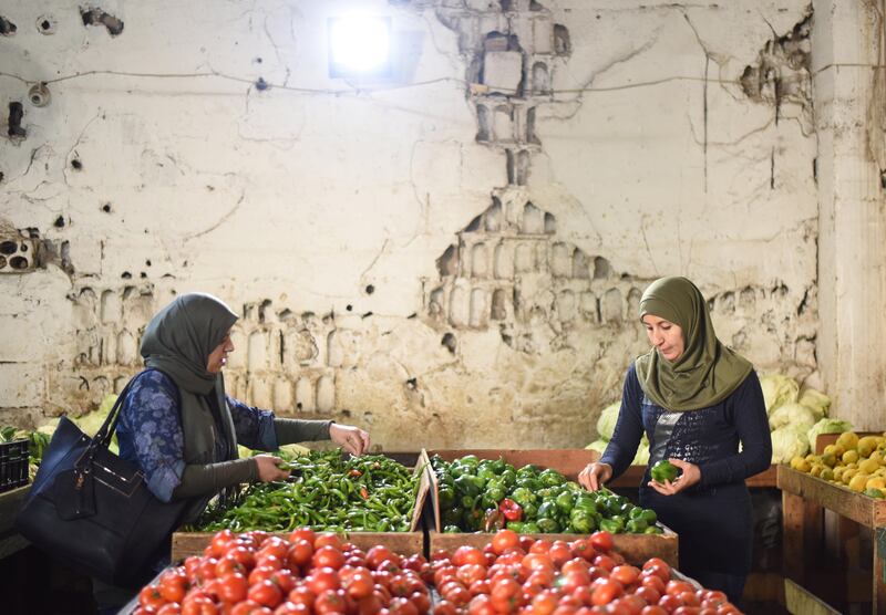 Manal Hassan and Maha Hajjaj shopping for vegetable in Soufra. Courtesy Soufra