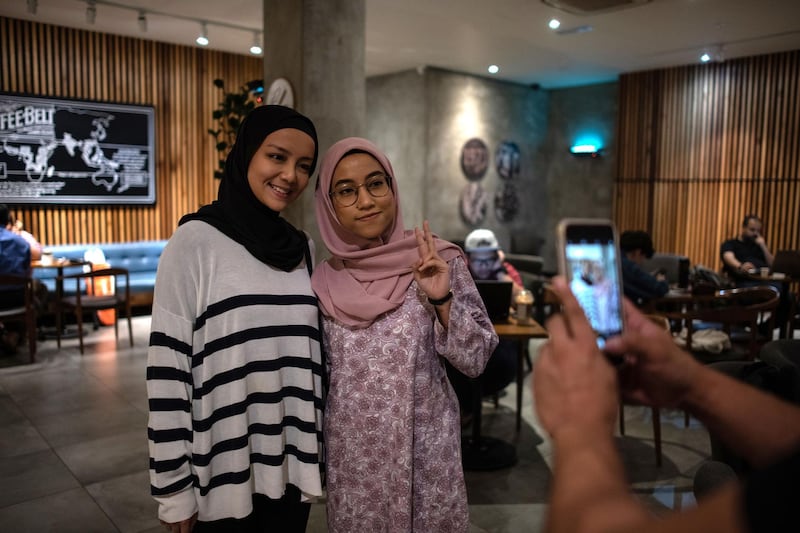 Nor "Phoenix" Diana poses for pictures with Malaysian actor Mira Filzah (L) before dinner in Kuala Lumpur.