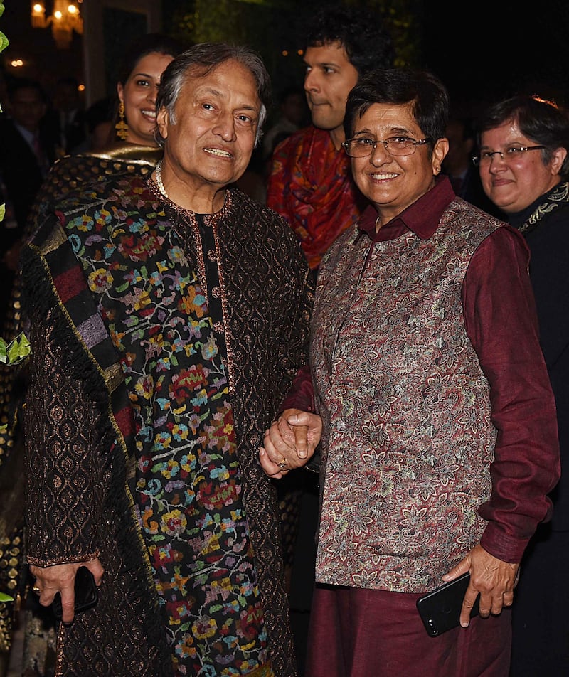 Indian classical Sarod player Amjad Ali Khan (L) and retired Police Service officer and politician Kiran Bedi (R). Photo: AFP