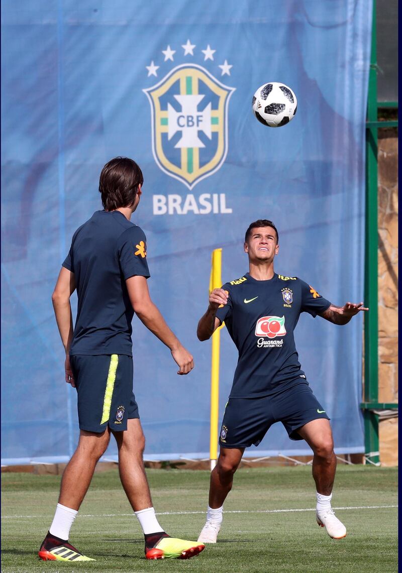 Philippe Coutinho juggles the ball. Mohamed Messara / EPA