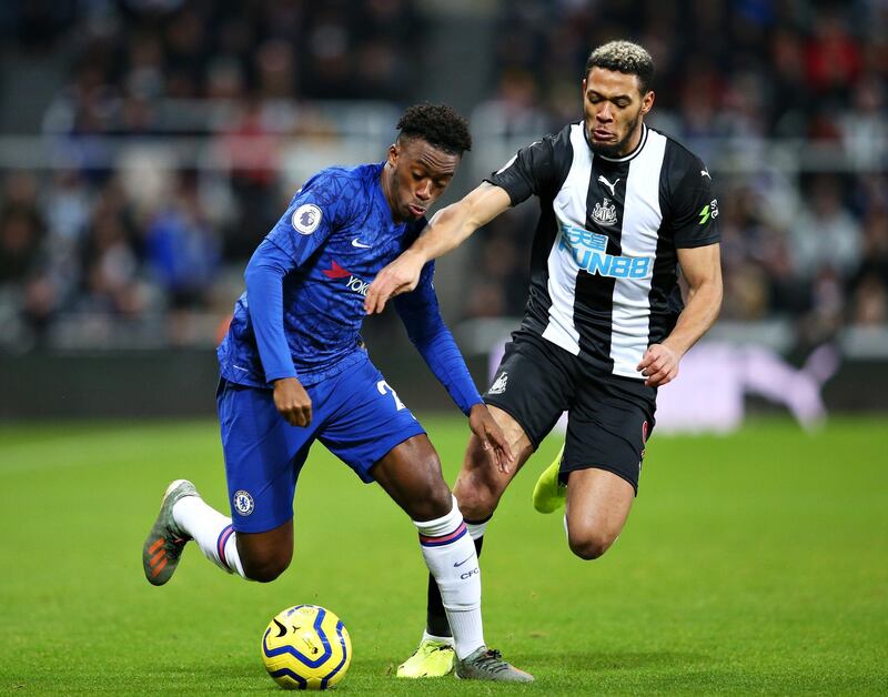NEWCASTLE UPON TYNE, ENGLAND - JANUARY 18: Callum Hudson-Odoi of Chelsea and Joelinton of Newcastle United battle for the ball during the Premier League match between Newcastle United and Chelsea FC at St. James Park on January 18, 2020 in Newcastle upon Tyne, United Kingdom. (Photo by Alex Livesey/Getty Images)