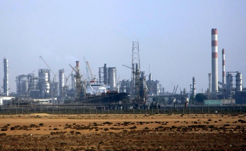 A picture shows Rabigh Refining & Petrochemical Co. facilities, 120 kms north of the Red Sea Saudi city of Jeddah,12 November 2007. The Saudi and Kuwaiti oil ministers said yesterday that OPEC will discuss the possibility of raising oil output if needed to cool soaring prices. AFP PHOTO/HASSAN AMMAR / AFP PHOTO / HASSAN AMMAR