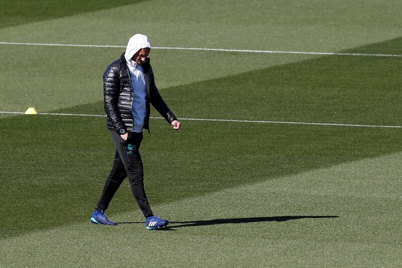 epa06637003 Real Madrid's French head coach, Zinedine Zidane, attends the team's training session at Valdebebas Sport City in Madrid, Spain, 30 March 2018. Real Madrid faces Las Palmas in a Primera Division Liga match 31 March 2018.  EPA/CHEMA MOYA