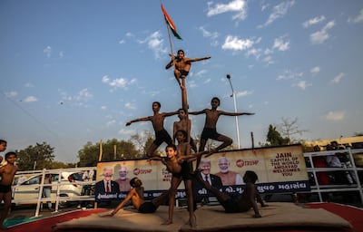 epa08240929 Indian students practice Mallakhambh, traditional sport on the stage prepared for the roadshow along a route of the US President Donald Trump expected visit in Ahmedabad, India, 23 February 2020. Trump will visit India from 24 to 25 February 2020.  EPA/DIVYAKANT SOLANKI