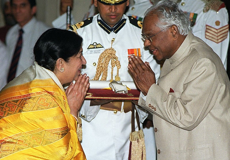 Mangeshakar with Indian president K R Narayanan in March 2001, when she was bestowed with the Bharat Ratna, India's highest civilian award. AFP
