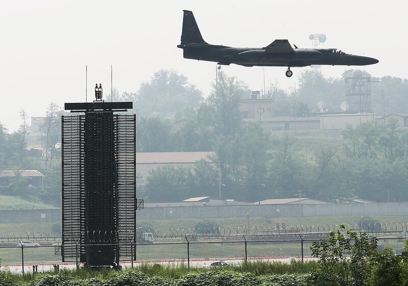 epa06191391 A U-2 high-altitude reconnaissance plane lands at US Osan Air Base in Pyeongtaek, 70 km south of Seoul, South Korea, 08 September 2017. South Korea is closely watching moves in Pyongyang ahead of North Korea's founding anniversary on 09 September when, given past experience, the country may carry out a provocation. Experts speculate that the North may launch an intercontinental ballistic missile sometime around the anniversary.  EPA/YONHAP SOUTH KOREA OUT