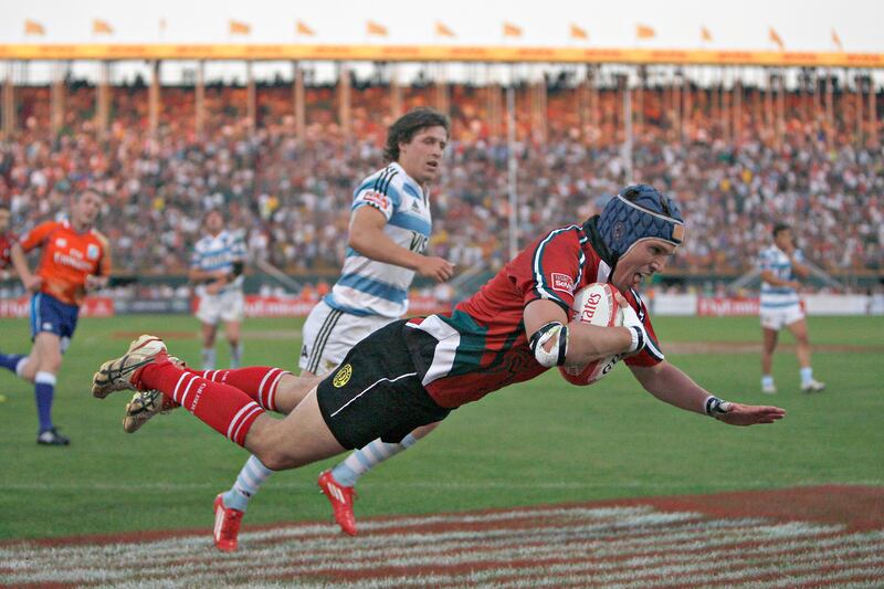 Dubai , United Arab Emirates, Dec 2 2011-UAE v Argentina- (centre) UAE's Tim Fletcher carries the ball into score the only goal  during action at the Emirates Airlenes Dubai Rugby Sevens. Mike Young / The National
