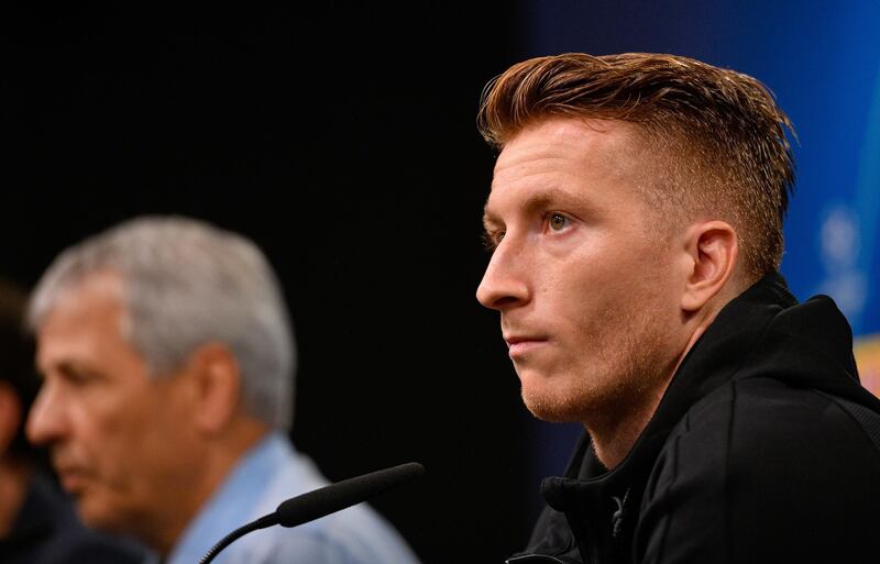 Dortmund's Swiss coach Lucien Favre and Dortmund's German forward Marco Reus are pictured during a press conference in Dortmund, western Germany, on September 16, 2019 on the eve of the UEFA Champions League Group F football match between Borussia Dortmund and Barcelona. / AFP / SASCHA SCHUERMANN
