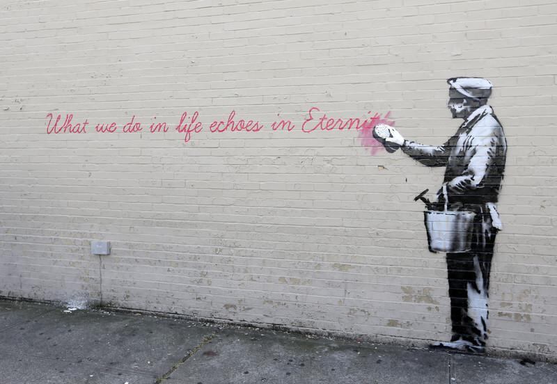epa03909900 A mural created by British street artist Banksy is seen on a side of a building in Queens, New York, USA, 14 October 2013. Banksy is a pseudonym for the England-based graffiti artist, political activist, film director and painter who tries to keep his identity a secret.  EPA/JASON SZENES