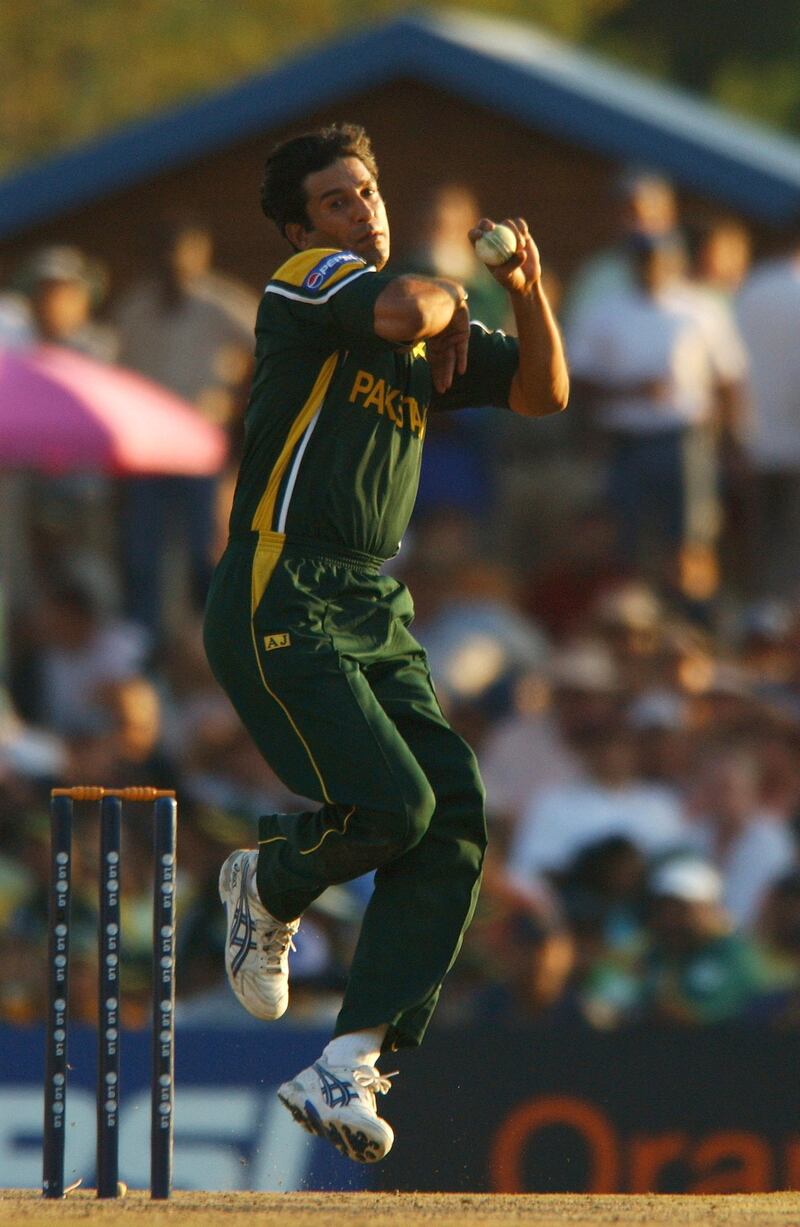 CENTURION - MARCH 1:  Wasim Akram of Pakistan bowling during the ICC Cricket World Cup Pool A match between India and Pakistan held on March 1, 2003 at the Supersport Stadium in Centurion, South Africa.  India won the match by 6 wickets.  (Photo by Nick Laham/Getty Images)