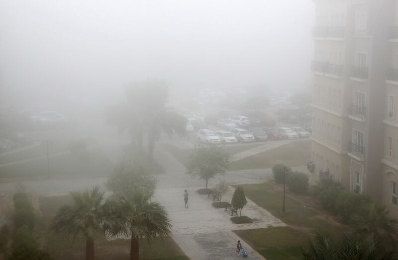 DUBAI , UNITED ARAB EMIRATES , SEP 27  ��� 2017 :- Early morning fog in Discovery Gardens area in Dubai.  ( Pawan Singh / The National )