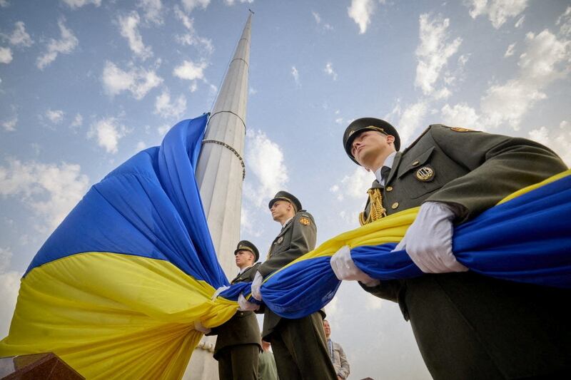 Members of the Honour Guard attend a rising ceremony of the Ukraine's biggest national flag to mark the Day of the State Flag, amid Russia's attack on Ukraine, in Kyiv, Ukraine August 23, 2022.   Ukrainian Presidential Press Service/Handout via REUTERS ATTENTION EDITORS - THIS IMAGE HAS BEEN SUPPLIED BY A THIRD PARTY.      TPX IMAGES OF THE DAY