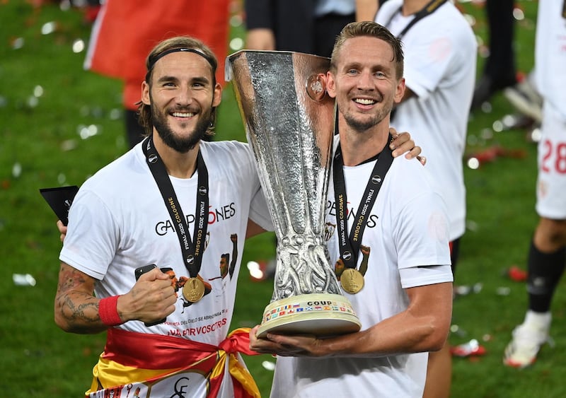 Nemanja Gudelj (L) and Luuk de Jong of Sevilla pose with the trophy. EPA
