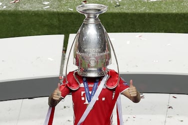 epa08621002 Bayern player Lucas Hernandez celebrates with the trophy over his head after the UEFA Champions League final between Paris Saint-Germain and Bayern Munich in Lisbon, Portugal, 23 August 2020. Bayern won 1-0. EPA/Manu Fernandez / POOL