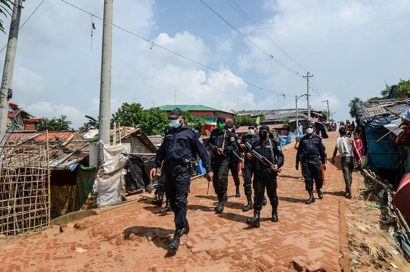 Bangladesh Rapid Action Battalion (RAB) personnel patrol on the street at Jamtoli refugee camp near Cox's Bazar on October 7, 2020. Bangladesh has sent more troops into the world's largest refugee camp, police said on October 7, after days of fighting between rival Rohingya drug gangs left seven people dead. / AFP / Munir UZ ZAMAN

