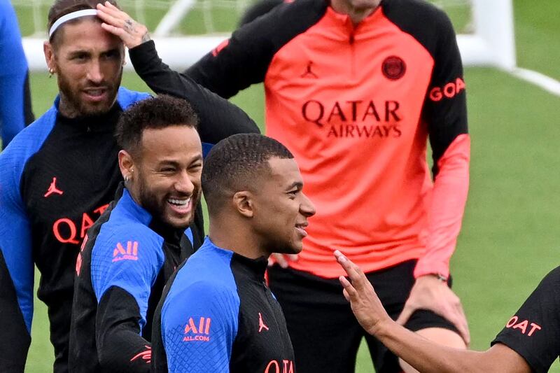 (From L to R) Paris Saint-Germain's Spanish defender Sergio Ramos, Brazilian forward Neymar and French forward Kylian Mbappe takes part in a training session at the 'Camp des Loges', French L1 Paris Saint-Germain football club's training ground at Saint-Germain-en-Laye, west of Paris on September 2, 2022.  (Photo by Emmanuel DUNAND  /  AFP)