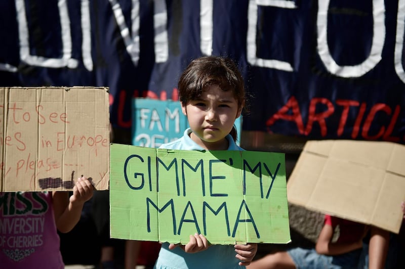 A girl takes part in a protest of refugees outside the Asylum Service in Athens on September 19, 2017 , to call for immediate reunifications with their families in Germany.
Refugees , living in different camps  around Athens demanded to travel at the legally provided deadline of six month. Germany has limited the families reunifications to 70  per month.  / AFP PHOTO / LOUISA GOULIAMAKI