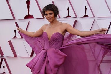 epa09160339 Halle Berry arrives for the 93rd annual Academy Awards ceremony at Union Station in Los Angeles, California, USA, 25 April 2021. The Oscars are presented for outstanding individual or collective efforts in filmmaking in 24 categories. The Oscars happen two months later than originally planned, due to the impact of the coronavirus COVID-19 pandemic on cinema. EPA/Chris Pizzello / POOL *** Local Caption *** 55864152