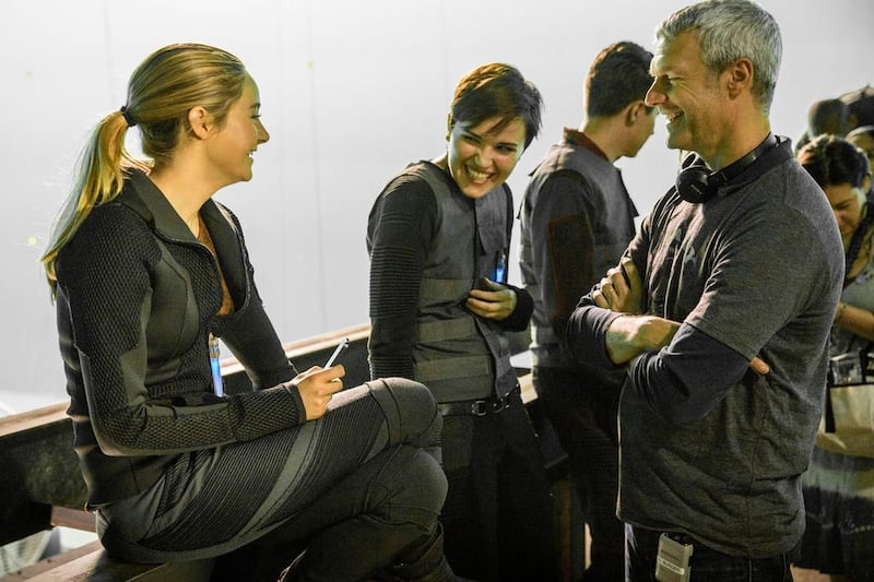 From left to right: the actress Shailene Woodley, the author Veronica Roth and the director Neil Burger on the set of Divergent. Courtesy Jaap Buitendijk / Summit Entertainment