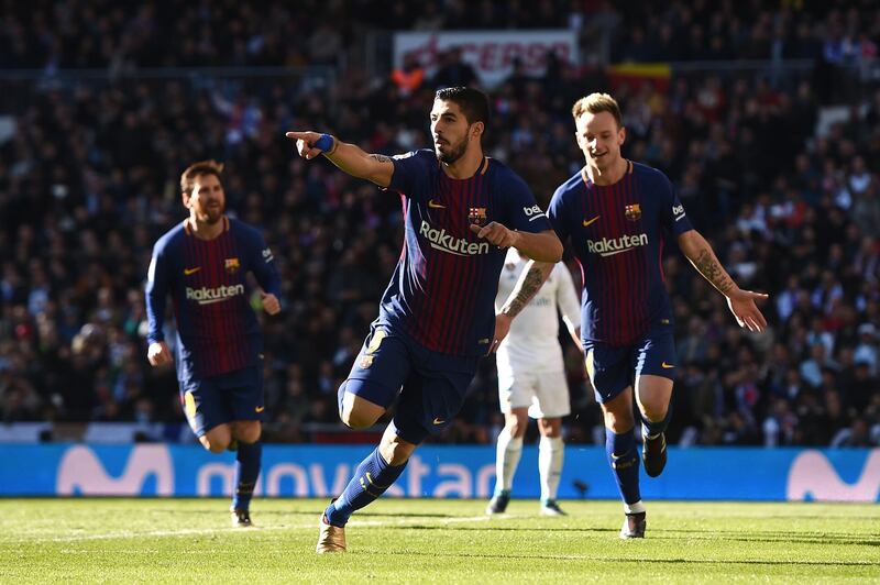 MADRID, SPAIN - DECEMBER 23:  Luis Suarez of Barcelona celebrates after scoring his sides first goal during the La Liga match between Real Madrid and Barcelona at Estadio Santiago Bernabeu on December 23, 2017 in Madrid, Spain.  (Photo by Denis Doyle/Getty Images)