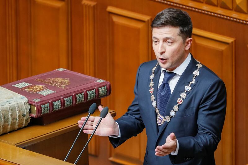 Ukraine's new President Volodymyr Zelenskiy applauds after taking the oath of office during his inauguration ceremony in the parliament hall in Kiev, Ukraine May 20, 2019.  REUTERS/Valentyn Ogirenko