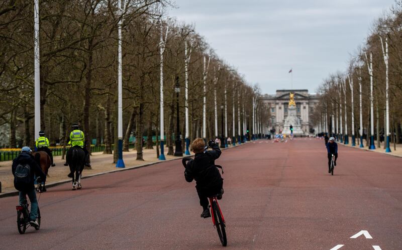 LONDON, ENGLAND - APRIL 02: Cyclists make their way down the Mall towards Buckingham Palace on April 2, 2021 in London, England. As lockdown restrictions are eased across the country, many people will be spending time with friends and family outdoors over the Easter weekend. Police patrols will increase in an effort to stop illegal gatherings. (Photo by Chris J Ratcliffe/Getty Images)