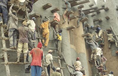 Repairs on Djenne’s Great Mosque Trevor Marchand 