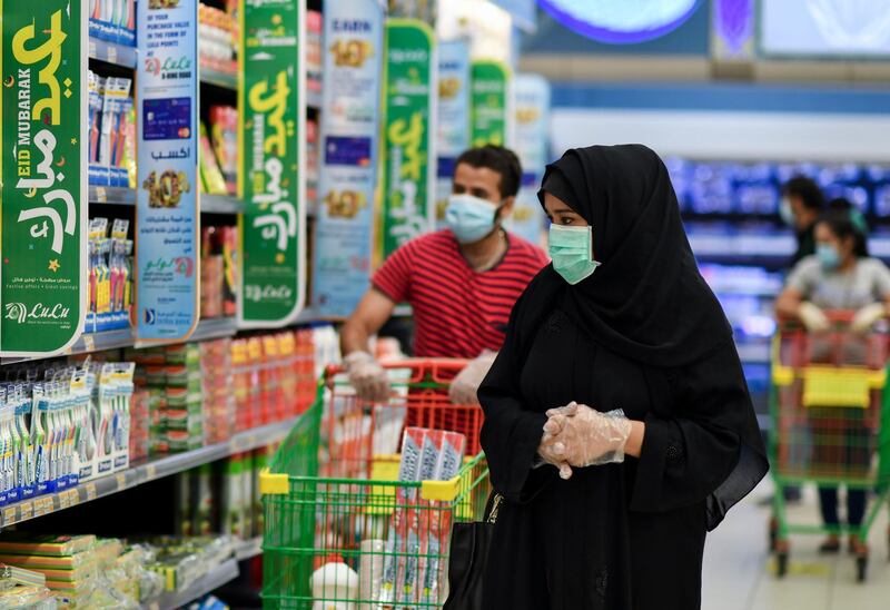 epa08439762 A couple wearing protective face during shopping  ahead of the Eid al-Fitr inside a hypermarket in Doha,Qatar on 23 May 2020.Qatar government announced closing shops and stopping all commercial activities from May 19-30, except food and shops, pharmacies, restaurants that provide delivery services  EPA/NOUSHAD THEKKAYIL